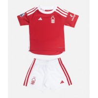 Billiga Nottingham Forest Barnkläder Hemma fotbollskläder till baby 2023-24 Kortärmad (+ Korta byxor)